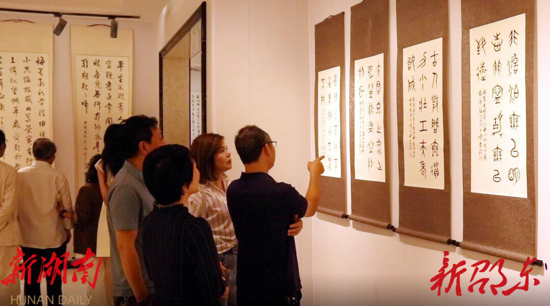 邵东籍书法家李璞举办“喜迎中秋、礼赞国庆”个人书法展_邵阳头条网